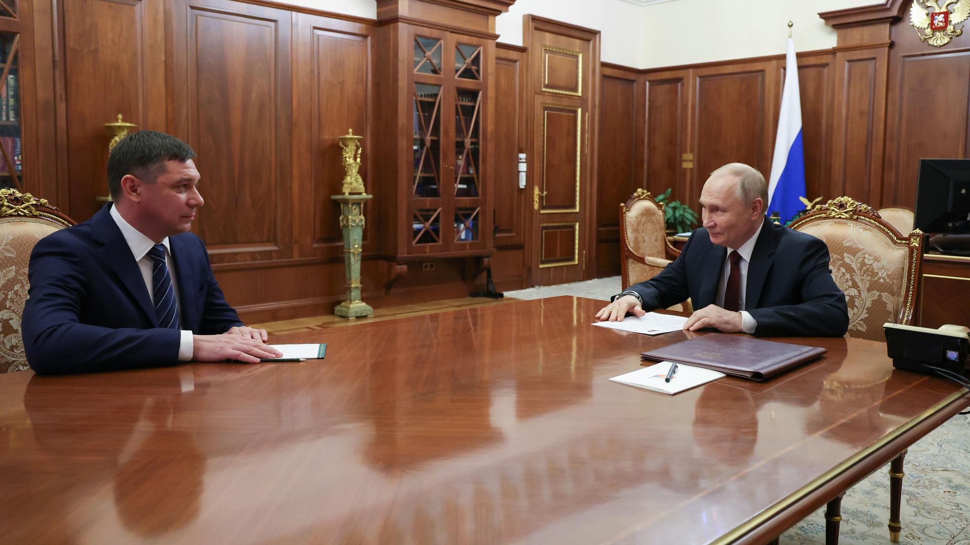 Президент РФ Владимир Путин и Евгений Первышов во время встречи
 - РИА Новости, 1920, 04.11.2024