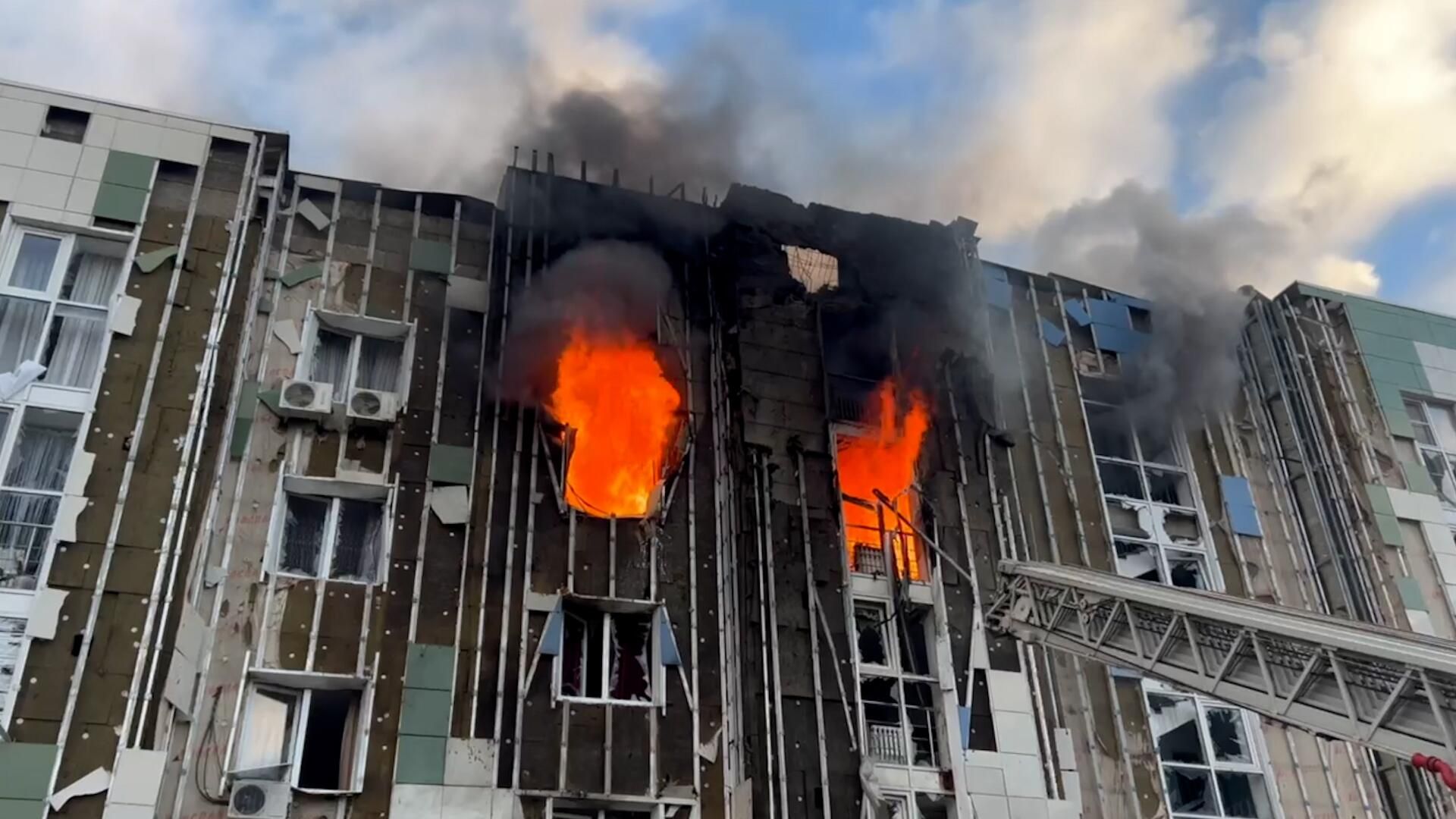 Пожар в многоквартирном доме в Белгороде после атаки беспилотника ВСУ Пожар в многоквартирном доме в Белгороде после атаки беспилотника ВСУ - РИА Новости, 1920, 05.11.2024