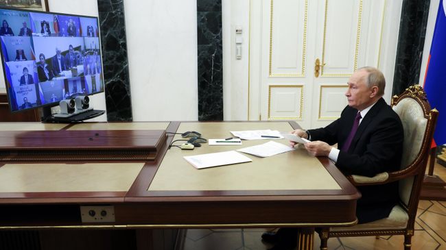 Президент РФ Владимир Путин в режиме видеоконференции проводит заседание Совета по реализации государственной политики в сфере поддержки русского языка и языков народов России