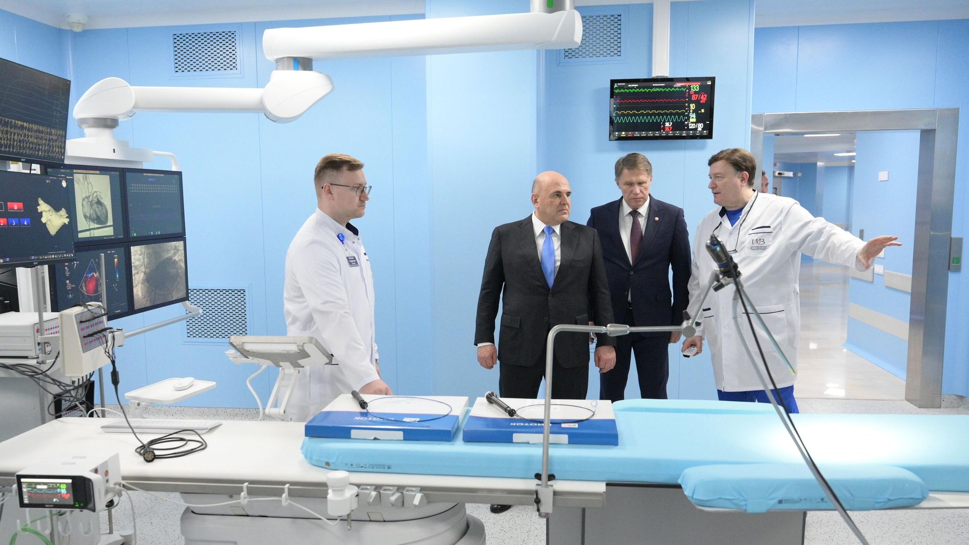 Председатель правительства РФ Михаил Мишустин посещает Национальный медицинский исследовательский центр хирургии имени А. В. Вишневского. 6 ноября 2024 Председатель правительства РФ Михаил Мишустин посещает Национальный медицинский исследовательский центр хирургии имени А. В. Вишневского. 6 ноября 2024 - РИА Новости, 1920, 06.11.2024