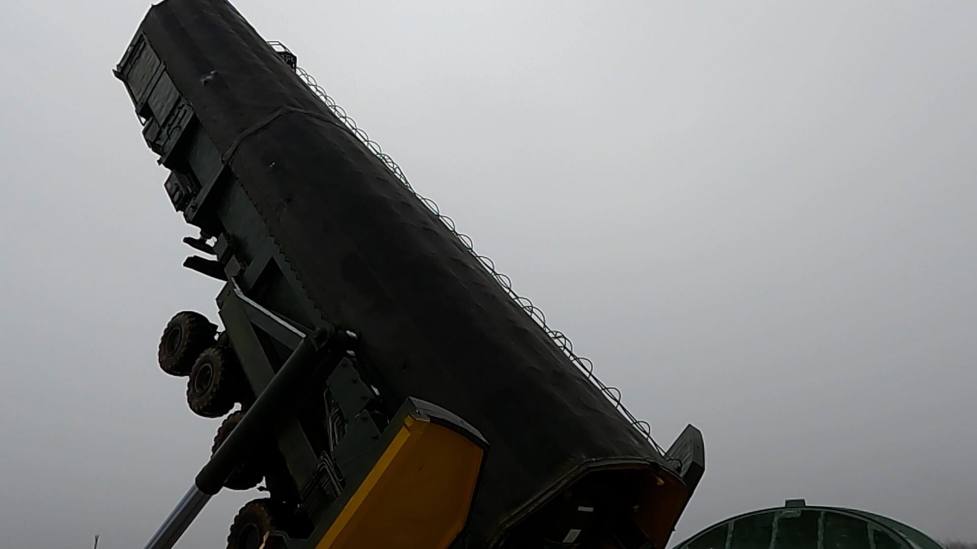 Загрузка межконтинентальной баллистической ракеты Ярс в Козельском ракетном соединении Загрузка межконтинентальной баллистической ракеты Ярс в Козельском ракетном соединении - РИА Новости, 1920, 07.11.2024