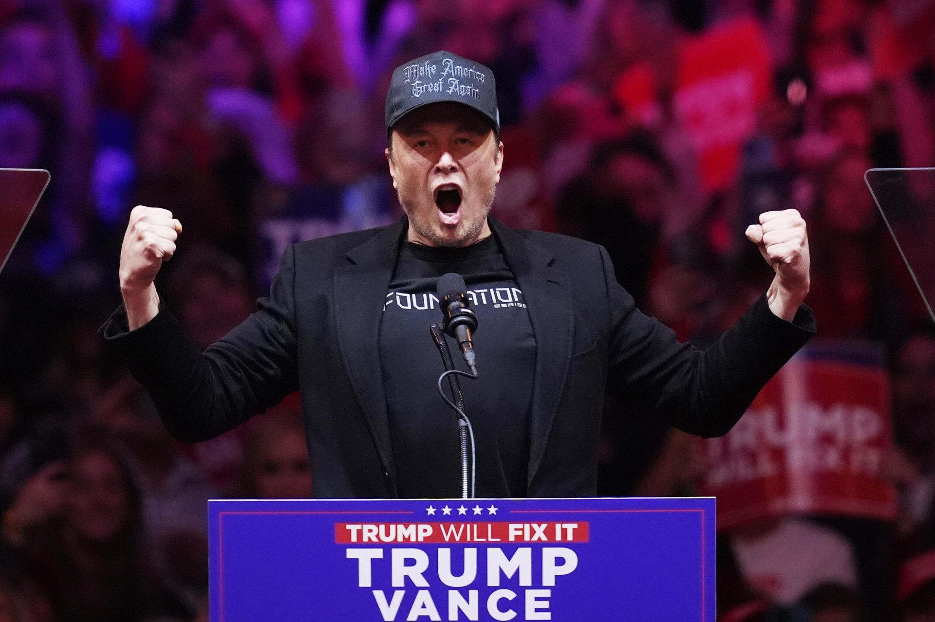 Илон Маск во время предвыборного митинга Дональда Трампа Илон Маск во время предвыборного митинга Дональда Трампа - РИА Новости, 1920, 10.01.2025