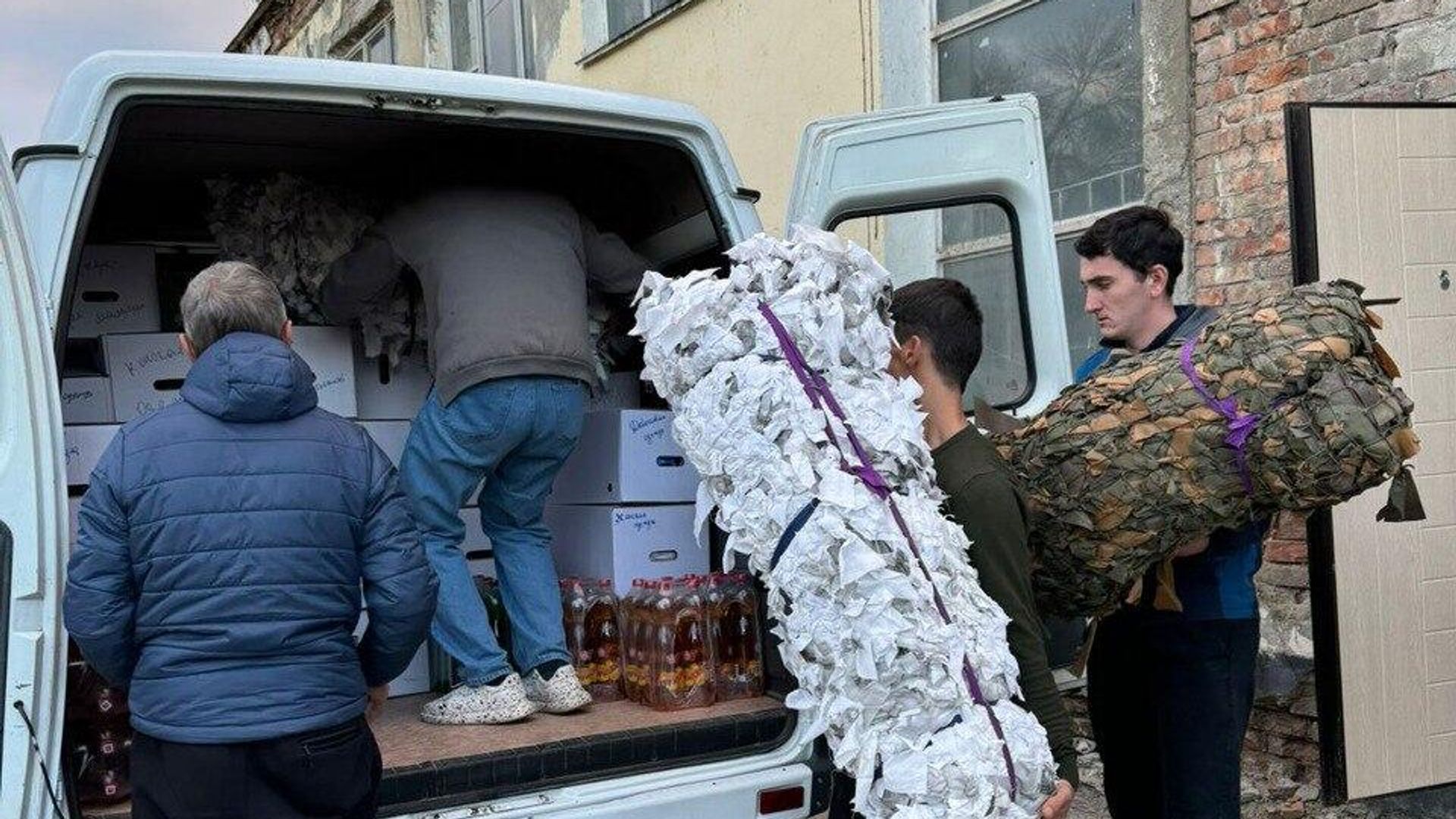 Гуманитарный груз от администрация Урванского муниципального района для бойцов из КБР выполняющих боевые задачи в зоне СВО Гуманитарный груз от администрация Урванского муниципального района для бойцов из КБР выполняющих боевые задачи в зоне СВО - РИА Новости, 1920, 14.11.2024