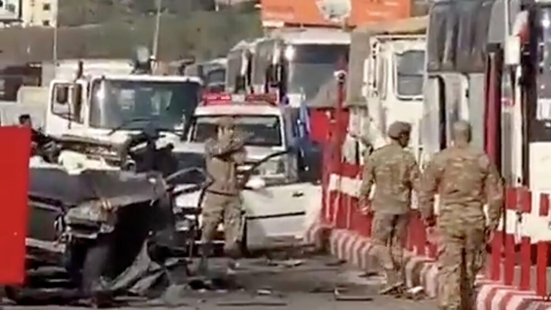 Место израильского удара по автомобилю на въезде в Сайду. 7 ноября 2024 Место израильского удара по автомобилю на въезде в Сайду. 7 ноября 2024 - РИА Новости, 1920, 07.11.2024