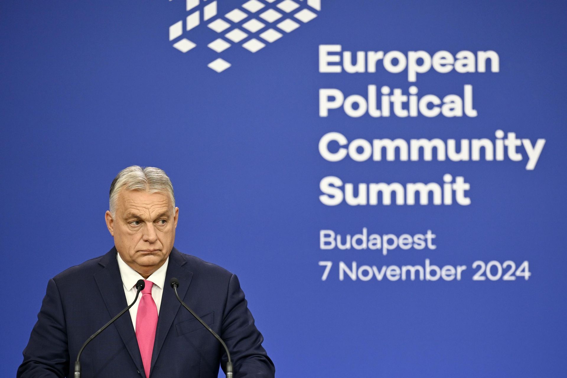 Премьер-министр Венгрии Виктор Орбан во время пресс-конференции в рамках саммита Европейского политического сообщества в Будапеште Премьер-министр Венгрии Виктор Орбан во время пресс-конференции в рамках саммита Европейского политического сообщества в Будапеште - РИА Новости, 1920, 19.12.2024