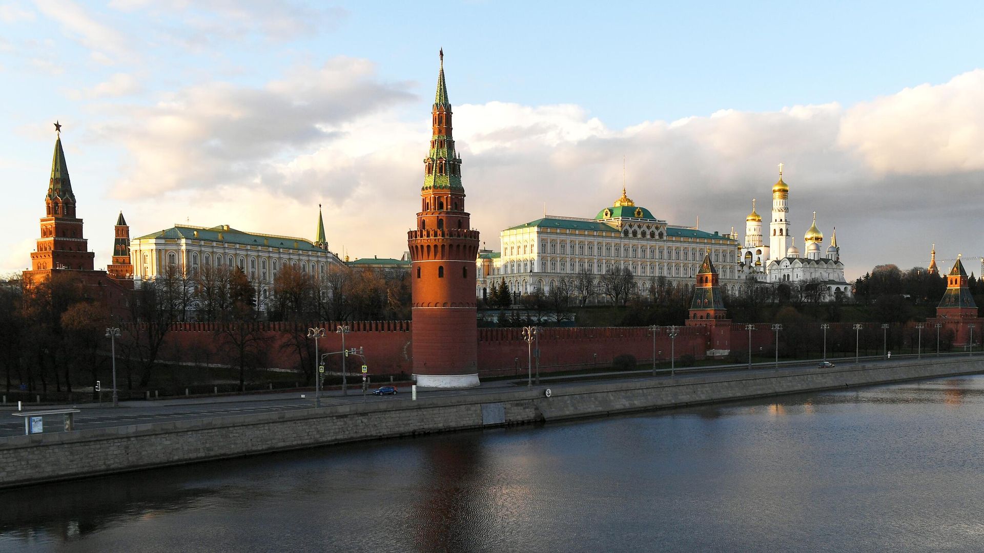 Вид на башни Московского Кремля и Большой Кремлевский дворец Вид на башни Московского Кремля и Большой Кремлевский дворец - РИА Новости, 1920, 23.01.2025