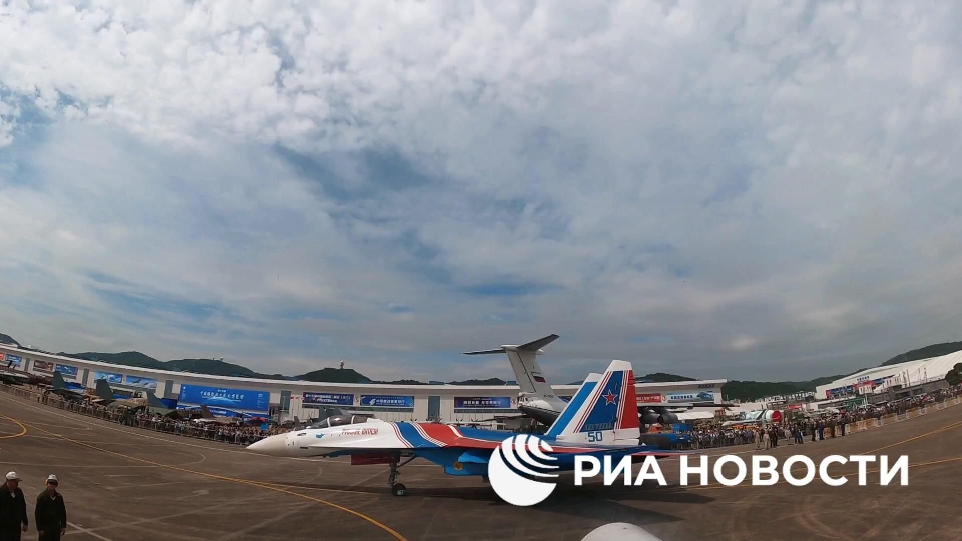 Тренировка Русских Витязей перед участием в международном авиасалоне Airshow China Тренировка Русских Витязей перед участием в международном авиасалоне Airshow China - РИА Новости, 1920, 11.11.2024