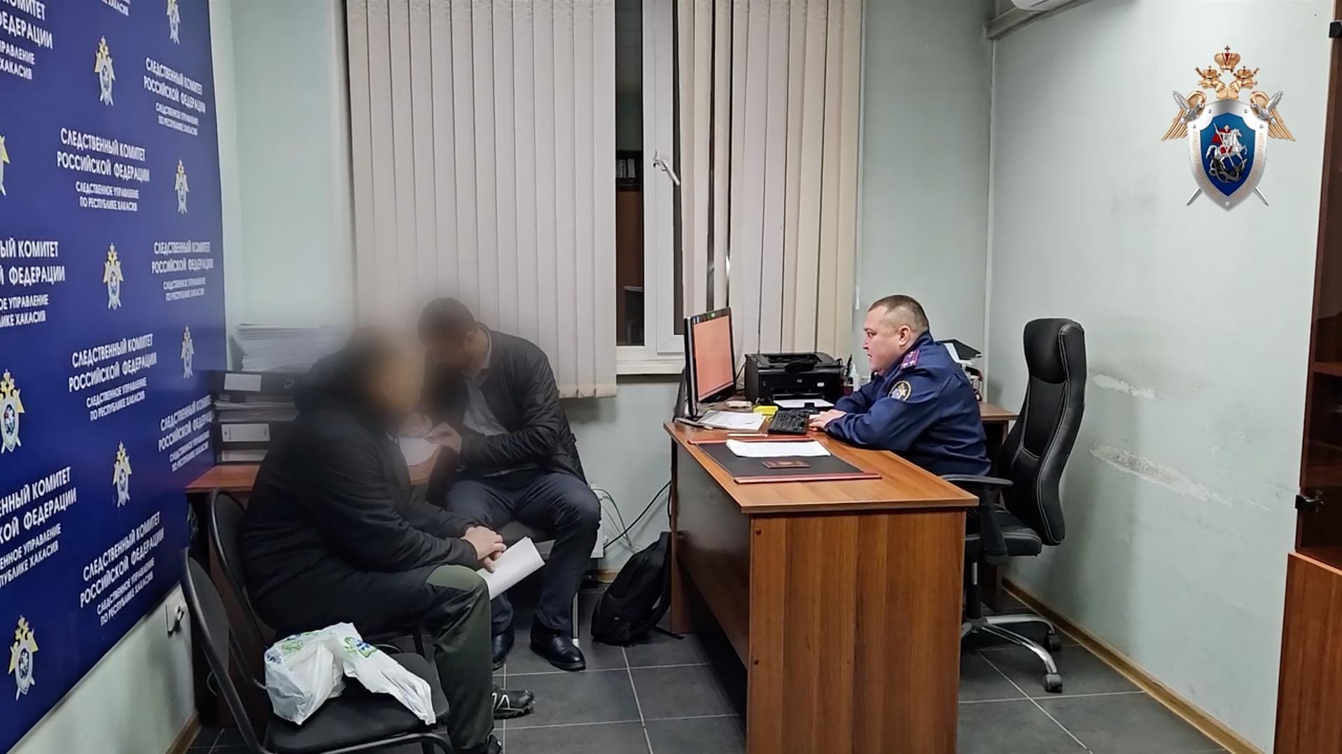 Полицейские, задержанные за продажу контрафактного алкоголя и табака Полицейские, задержанные за продажу контрафактного алкоголя и табака - РИА Новости, 1920, 12.11.2024