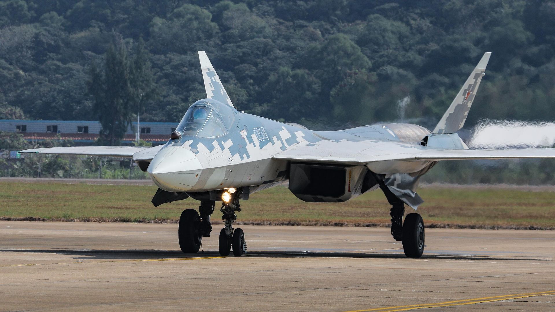 Многофункциональный истребитель пятого поколения Су-57Э на международном аэрокосмическом салоне Airshow China 2024 в городе Чжухай Многофункциональный истребитель пятого поколения Су-57Э на международном аэрокосмическом салоне Airshow China 2024 в городе Чжухай - РИА Новости, 1920, 13.12.2024