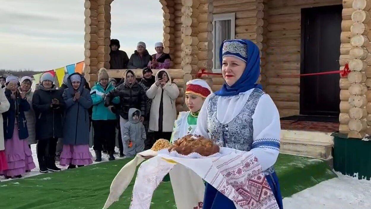 Открытие Дома культуры в деревне Эбаргуль Открытие Дома культуры в деревне Эбаргуль - РИА Новости, 1920, 12.11.2024