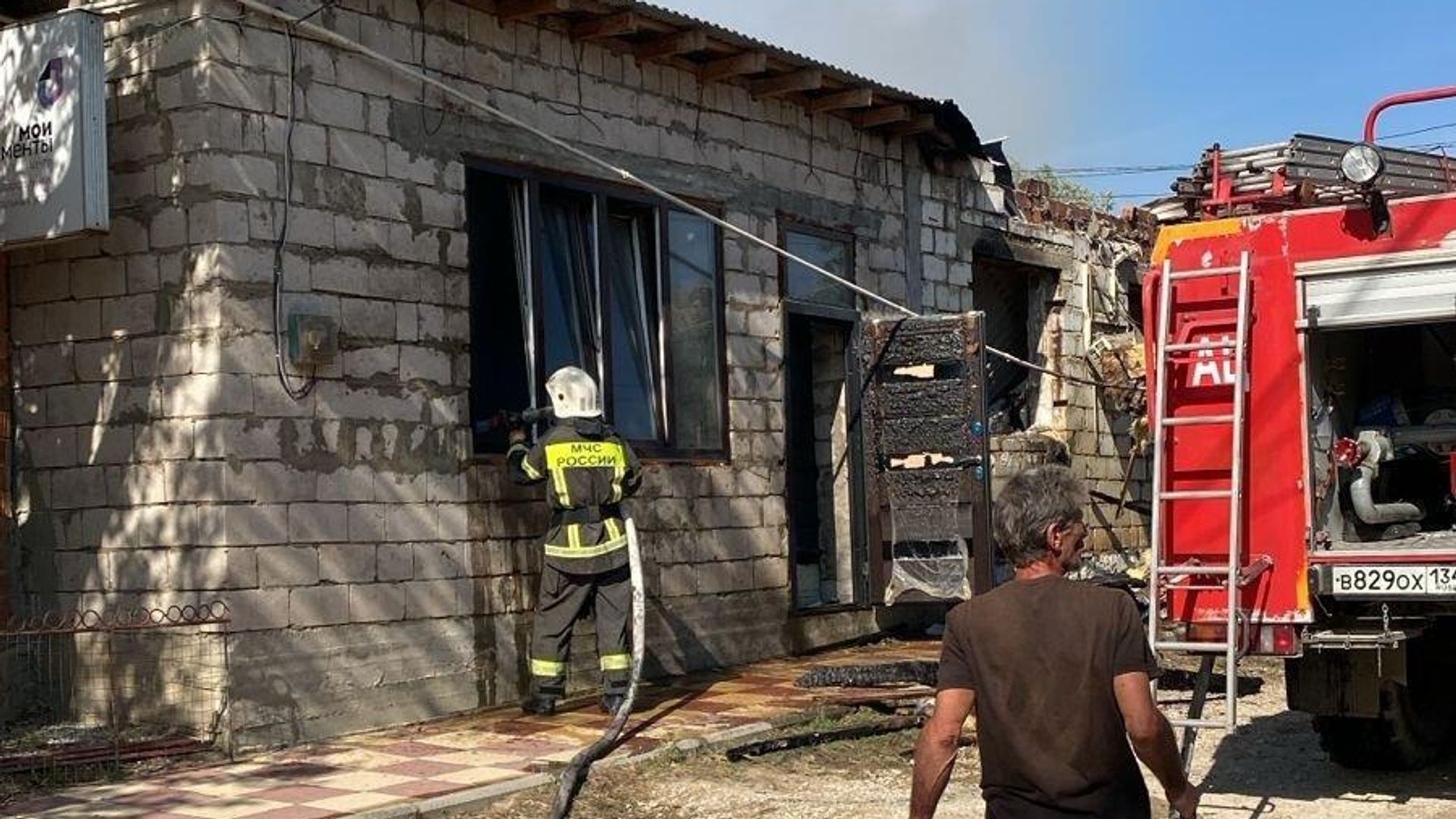 Тушение пожара в частном жилом доме в поселке Ачису Карабудахкентского района, Дагестан Тушение пожара в частном жилом доме в поселке Ачису Карабудахкентского района, Дагестан - РИА Новости, 1920, 13.11.2024