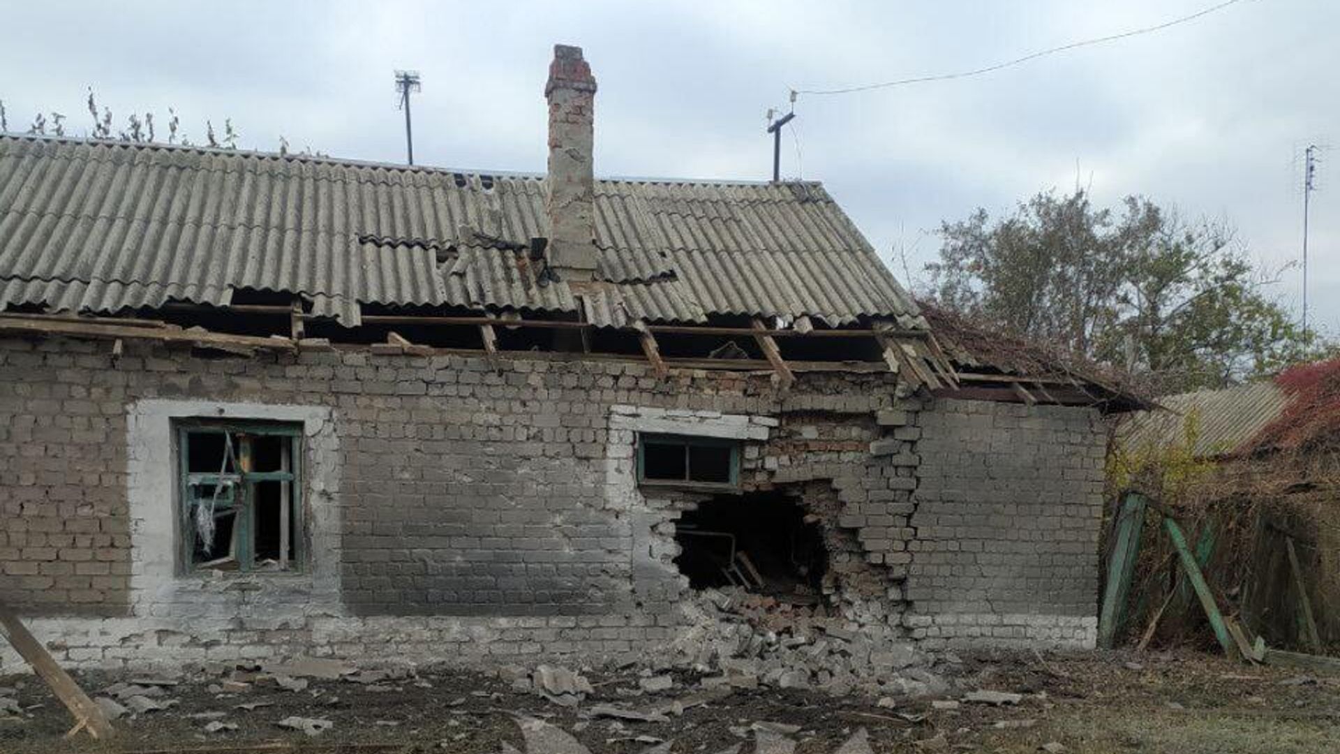 Последствия обстрела Никитовского района Горловки Последствия обстрела Никитовского района Горловки - РИА Новости, 1920, 13.11.2024