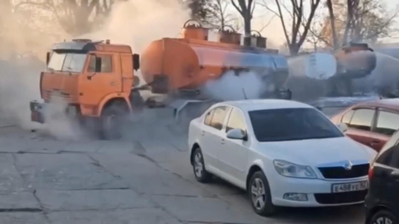 Спасатель отогнал горящий под Симферополем бензовоз, предотвратив распространение огня и угрозу взрыва Спасатель отогнал горящий под Симферополем бензовоз, предотвратив распространение огня и угрозу взрыва - РИА Новости, 1920, 12.11.2024