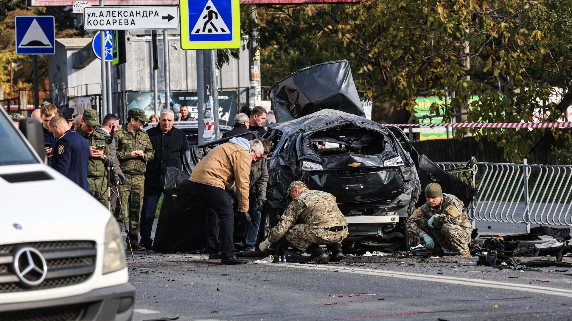 На месте взрыва автомобиля в Севастополе, 13 ноября 2024 года На месте взрыва автомобиля в Севастополе, 13 ноября 2024 года - РИА Новости, 1920, 13.11.2024
