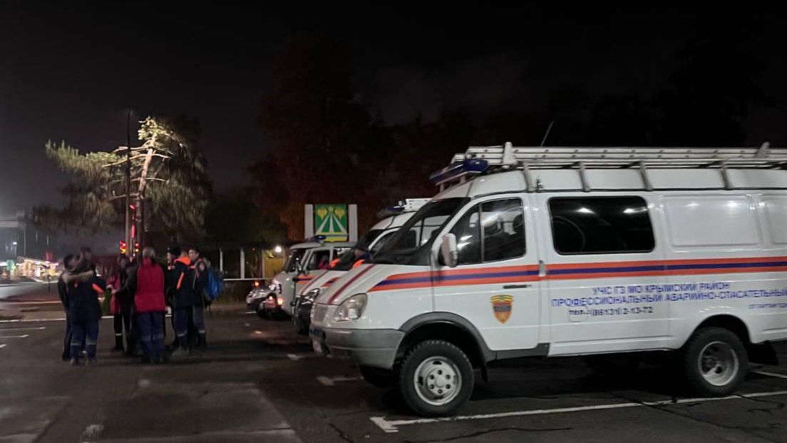 Автомобили оперативных служб на месте падения частей беспилотников в Краснодарском крае Автомобили оперативных служб на месте падения частей беспилотников в Краснодарском крае - РИА Новости, 1920, 17.02.2025