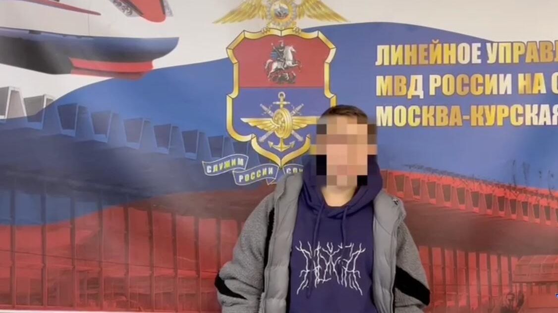Полицейские задержали двух поджигателей релейного шкафа на Московской железной дороге в Подмосковье Полицейские задержали двух поджигателей релейного шкафа на Московской железной дороге в Подмосковье - РИА Новости, 1920, 18.11.2024
