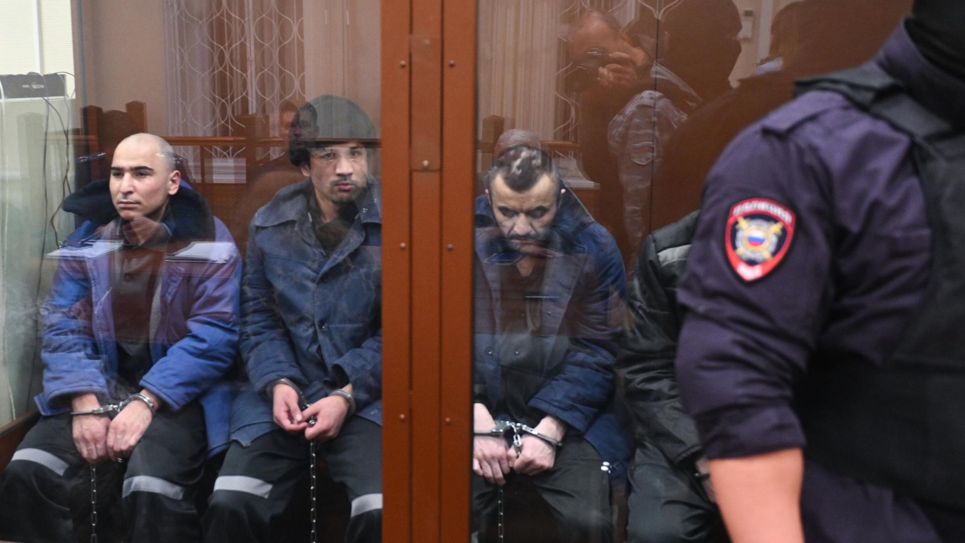 Рассмотрение вопроса о продлении ареста обвиняемым в причастности к теракту в Крокус Сити Холле Рассмотрение вопроса о продлении ареста обвиняемым в причастности к теракту в Крокус Сити Холле - РИА Новости, 1920, 17.04.2025