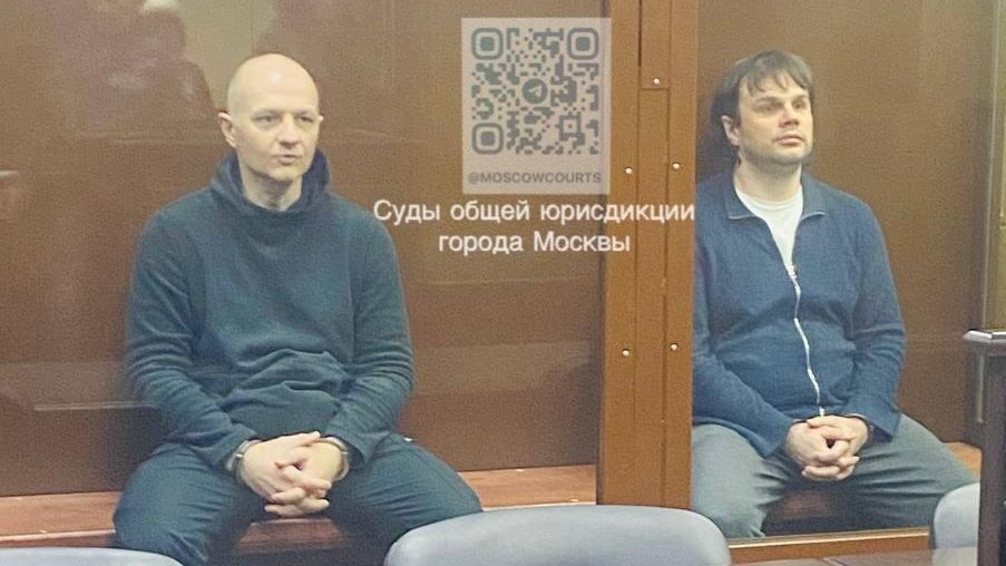 Экс-вице-губернатор Санкт-Петербурга Владимир Лавленцев и генеральный директор ООО ВО Технопромэкпорт Игорь Забиран в зале суда Экс-вице-губернатор Санкт-Петербурга Владимир Лавленцев и генеральный директор ООО ВО Технопромэкпорт Игорь Забиран в зале суда - РИА Новости, 1920, 02.10.2025