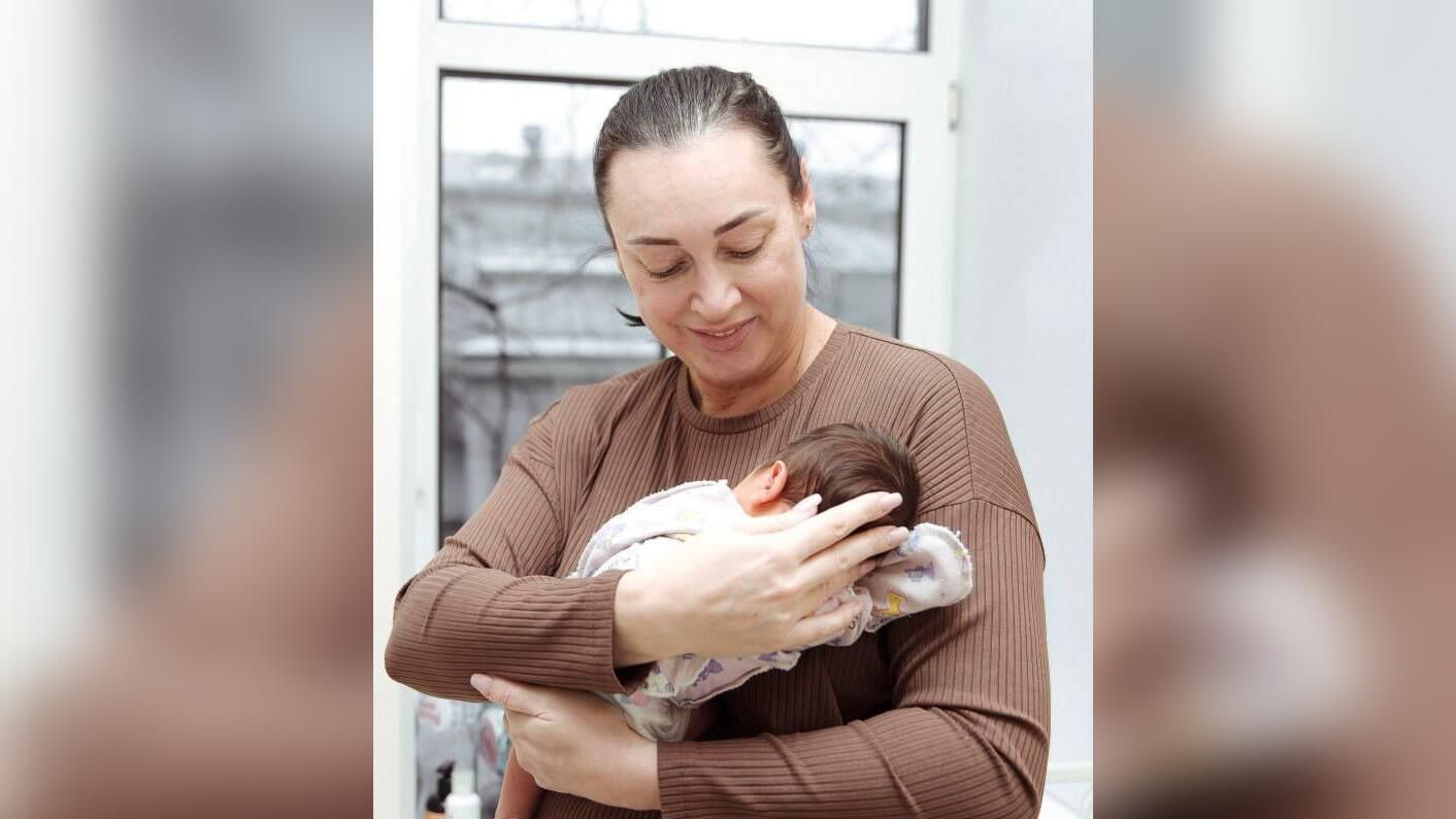 Врачи МОНИИАГ приняли роды у 42-летней женщины, получившей на раннем этапе беременности огнестрельное ранение в грудь в ходе теракта в Крокус сити холле Врачи МОНИИАГ приняли роды у 42-летней женщины, получившей на раннем этапе беременности огнестрельное ранение в грудь в ходе теракта в Крокус сити холле - РИА Новости, 1920, 22.11.2024