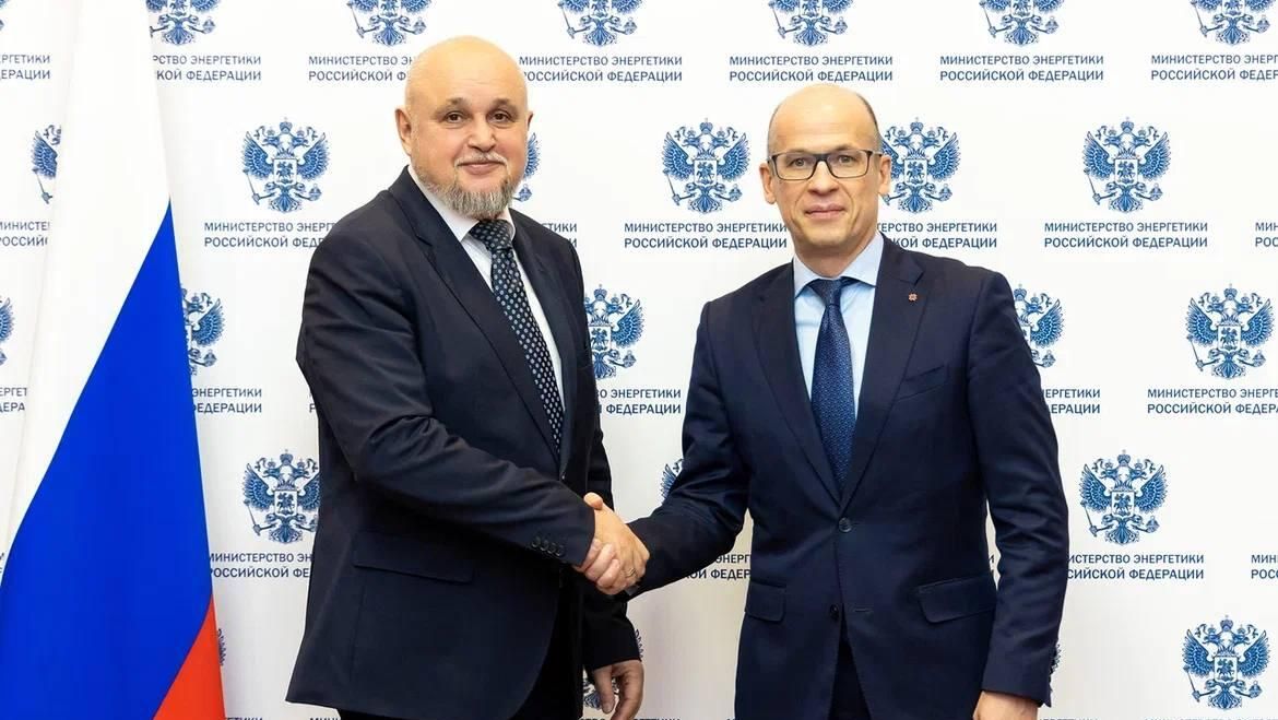 Глава Удмуртской Республики Александр Бречалов и министр энергетики России Сергей Цивилев во время встречи Глава Удмуртской Республики Александр Бречалов и министр энергетики России Сергей Цивилев во время встречи - РИА Новости, 1920, 23.11.2024
