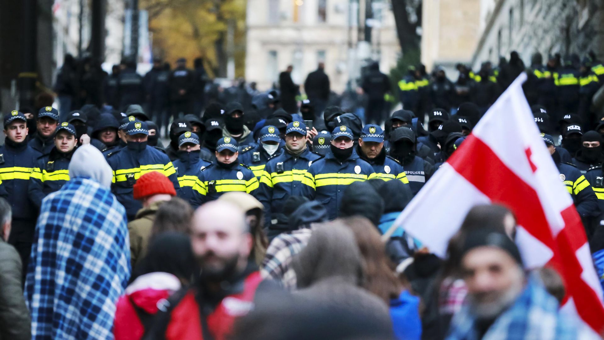 Полицейские у здания парламента Грузии в Тбилиси Полицейские у здания парламента Грузии в Тбилиси - РИА Новости, 1920, 26.11.2024