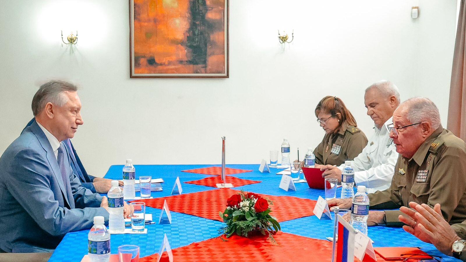 Встреча губернатора Санкт-Петербурга Александра Беглова с командующим Революционным военно-морским флотом Республики Куба контр-адмиралом Луисом Рейесом Лопесом Встреча губернатора Санкт-Петербурга Александра Беглова с командующим Революционным военно-морским флотом Республики Куба контр-адмиралом Луисом Рейесом Лопесом - РИА Новости, 1920, 25.11.2024