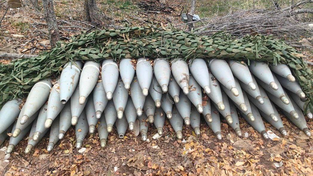 Схрон с боеприпасами и натовским оружием Схрон с боеприпасами и натовским оружием - РИА Новости, 1920, 21.09.2025