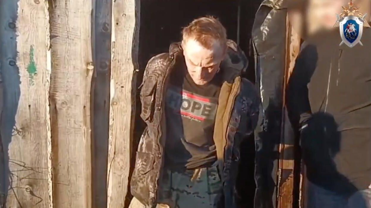 Подозреваемый в убийстве девушки в Красноярском крае, чье тело покусали свиньи. Кадр видео - РИА Новости, 1920, 27.11.2024
