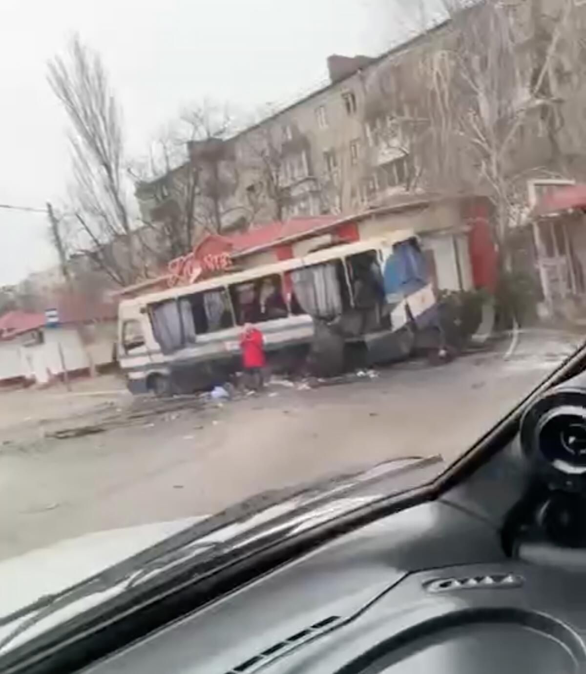 Последствия обстрела ВСУ автобуса в Новой Каховке Последствия обстрела ВСУ автобуса в Новой Каховке - РИА Новости, 1920, 26.11.2024