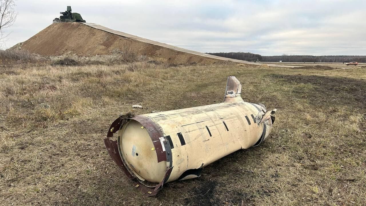Часть ракеты ATACMS на аэродроме Курск-Восточный (Халино) Часть ракеты ATACMS на аэродроме Курск-Восточный (Халино) - РИА Новости, 1920, 26.11.2024
