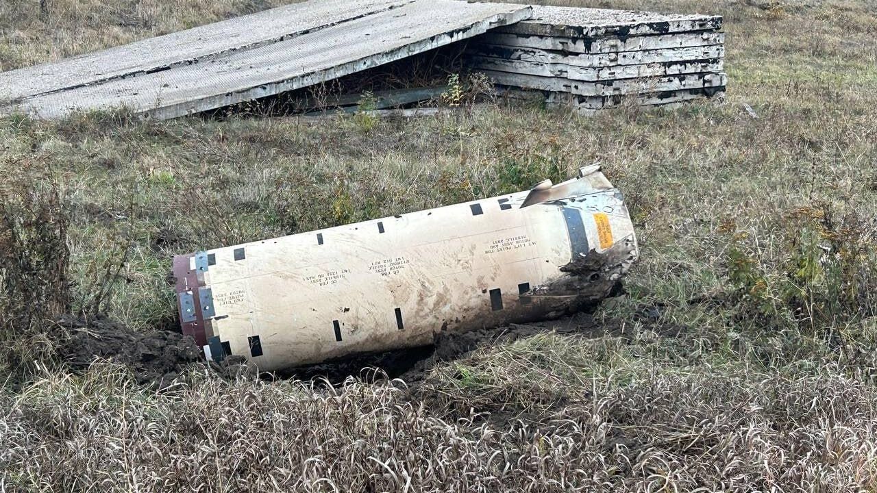 Фрагмент ракеты ATACMS на аэродроме Курск-Восточный (Халино) Фрагмент ракеты ATACMS на аэродроме Курск-Восточный (Халино) - РИА Новости, 1920, 26.11.2024