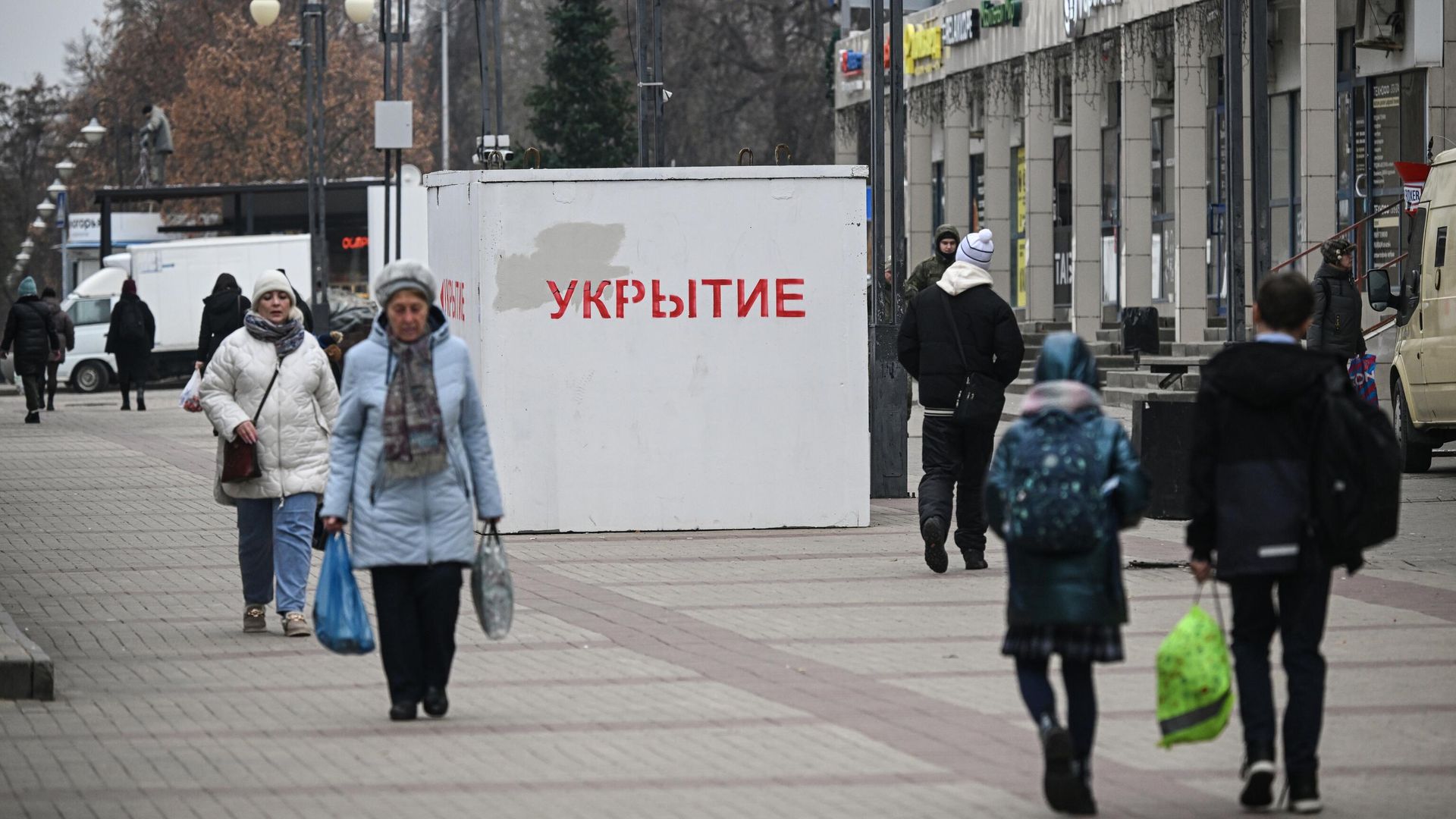 Модульное укрытие на одной из улиц в Белгороде Модульное укрытие на одной из улиц в Белгороде - РИА Новости, 1920, 01.01.2025