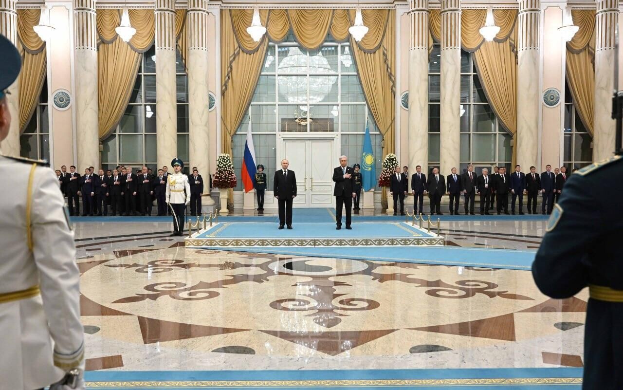 Президент РФ Владимир Путин и президент Казахстана Касым-Жомарт Токаев во время встречи в Астане Президент РФ Владимир Путин и президент Казахстана Касым-Жомарт Токаев во время встречи в Астане - РИА Новости, 1920, 27.11.2024