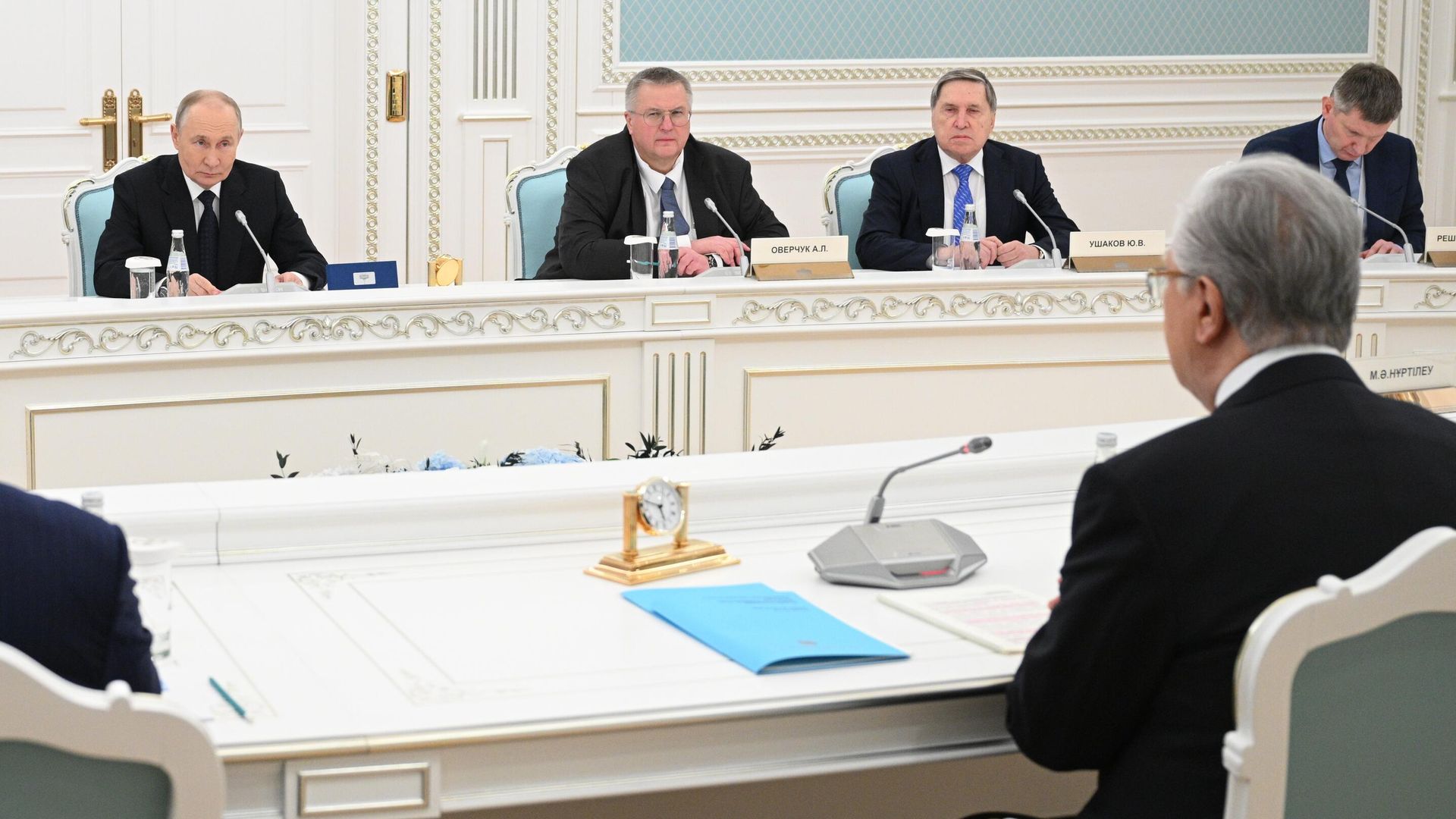 Президент РФ Владимир Путин и президент Казахстана Касым-Жомарт Токаев во время переговоров в Астане Президент РФ Владимир Путин и президент Казахстана Касым-Жомарт Токаев во время переговоров в Астане - РИА Новости, 1920, 27.11.2024