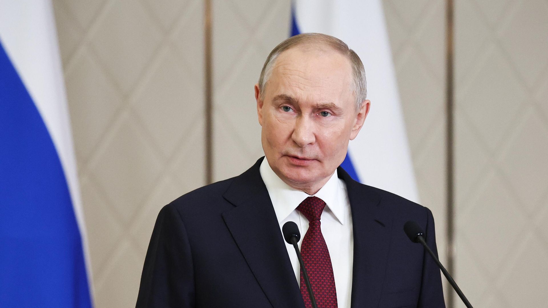 Президент РФ Владимир Путин во время пресс-подхода в Астане Президент РФ Владимир Путин во время пресс-подхода в Астане - РИА Новости, 1920, 28.11.2024