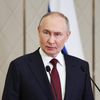 Президент РФ Владимир Путин во время пресс-подхода в Астане Президент РФ Владимир Путин во время пресс-подхода в Астане