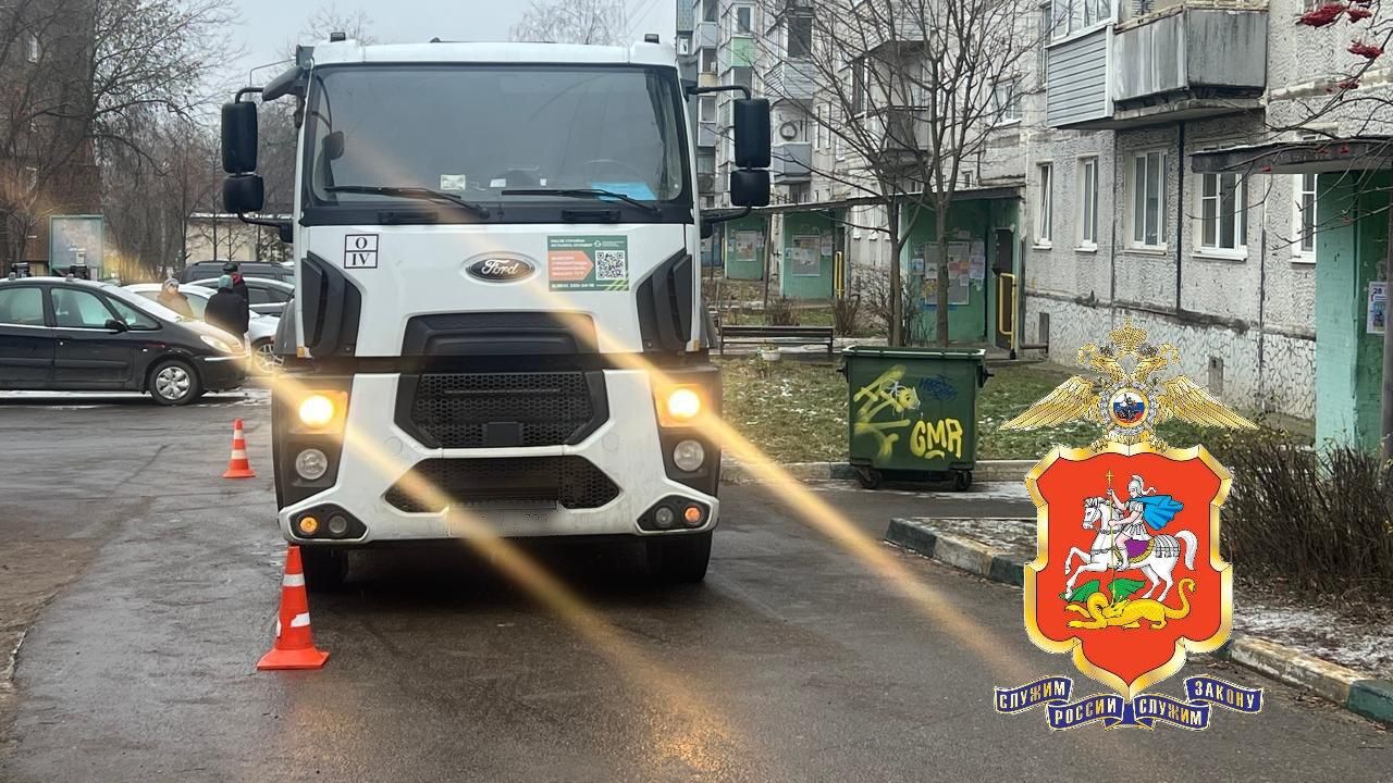 Мусоровоз, совершивший наезд на женщину в Павловском Посаде Мусоровоз, совершивший наезд на женщину в Павловском Посаде - РИА Новости, 1920, 28.11.2024