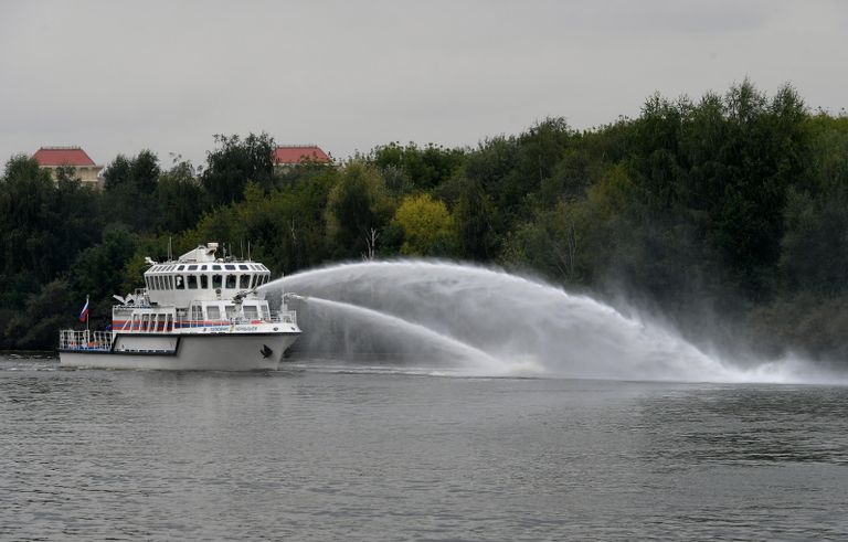 Тренировка спасателей на пожарном корабле Полковник Чернышев Тренировка спасателей на пожарном корабле Полковник Чернышев
