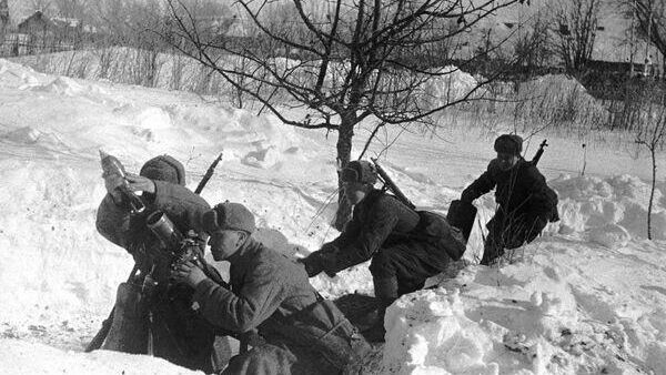 Великая Отечественная война 1941-1945 годов. Ржевско-Вяземская наступательная операция 8 января — 20 апреля 1942 года. Минометчики ведут огонь по врагу. Калининский фронт. Великая Отечественная война 1941-1945 годов. Ржевско-Вяземская наступательная операция 8 января — 20 апреля 1942 года. Минометчики ведут огонь по врагу. Калининский фронт. - РИА Новости, 1920, 09.01.2025