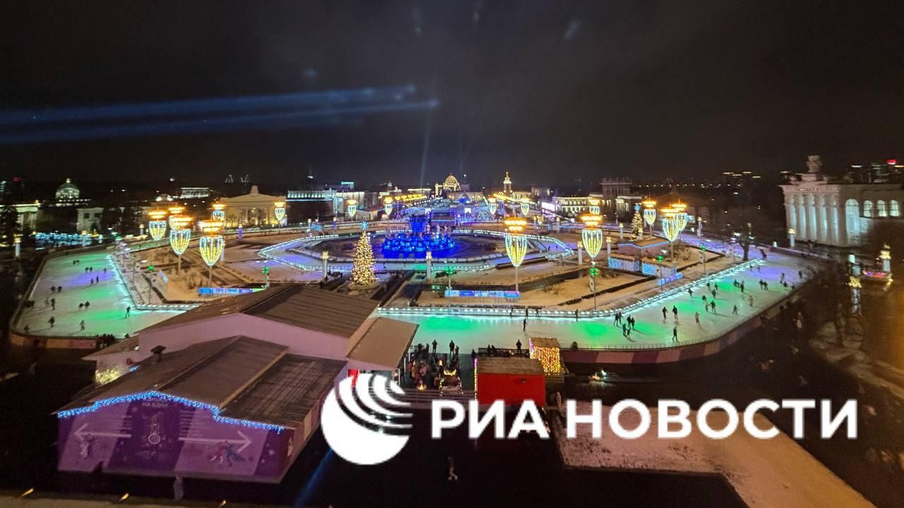 Самый большой каток Москвы открылся на ВДНХ Самый большой каток Москвы открылся на ВДНХ - РИА Новости, 1920, 29.11.2024