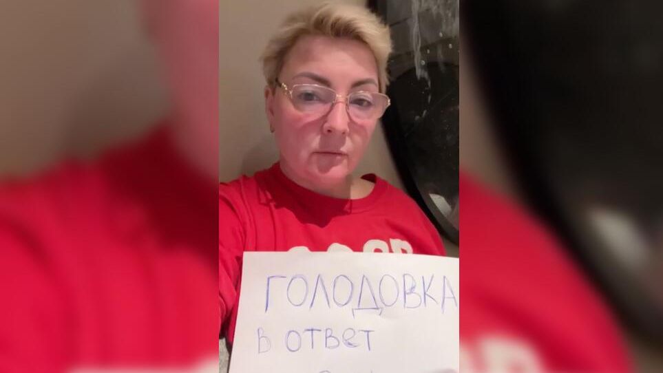 Пассажирка круизного лайнера SH Diana из Волгограда Наталья Литвинова, продолжающая голодовку в знак протеста против условий компенсации сорванного антарктического круиза Пассажирка круизного лайнера SH Diana из Волгограда Наталья Литвинова, продолжающая голодовку в знак протеста против условий компенсации сорванного антарктического круиза - РИА Новости, 1920, 29.11.2024