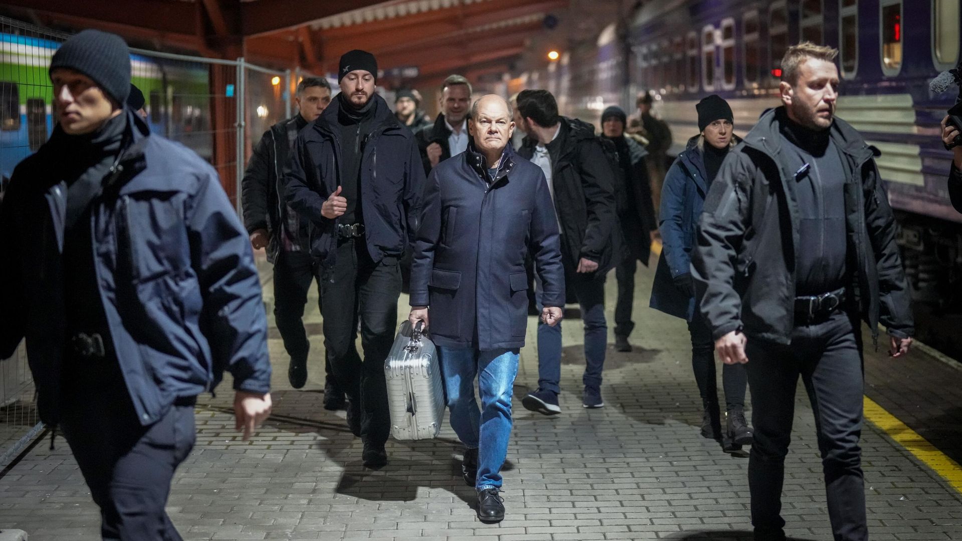 Канцлер ФРГ Олаф Шольц во время отправления в Киев Канцлер ФРГ Олаф Шольц во время отправления в Киев - РИА Новости, 1920, 02.12.2024