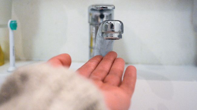Кран в ванной комнате Кран в ванной комнате