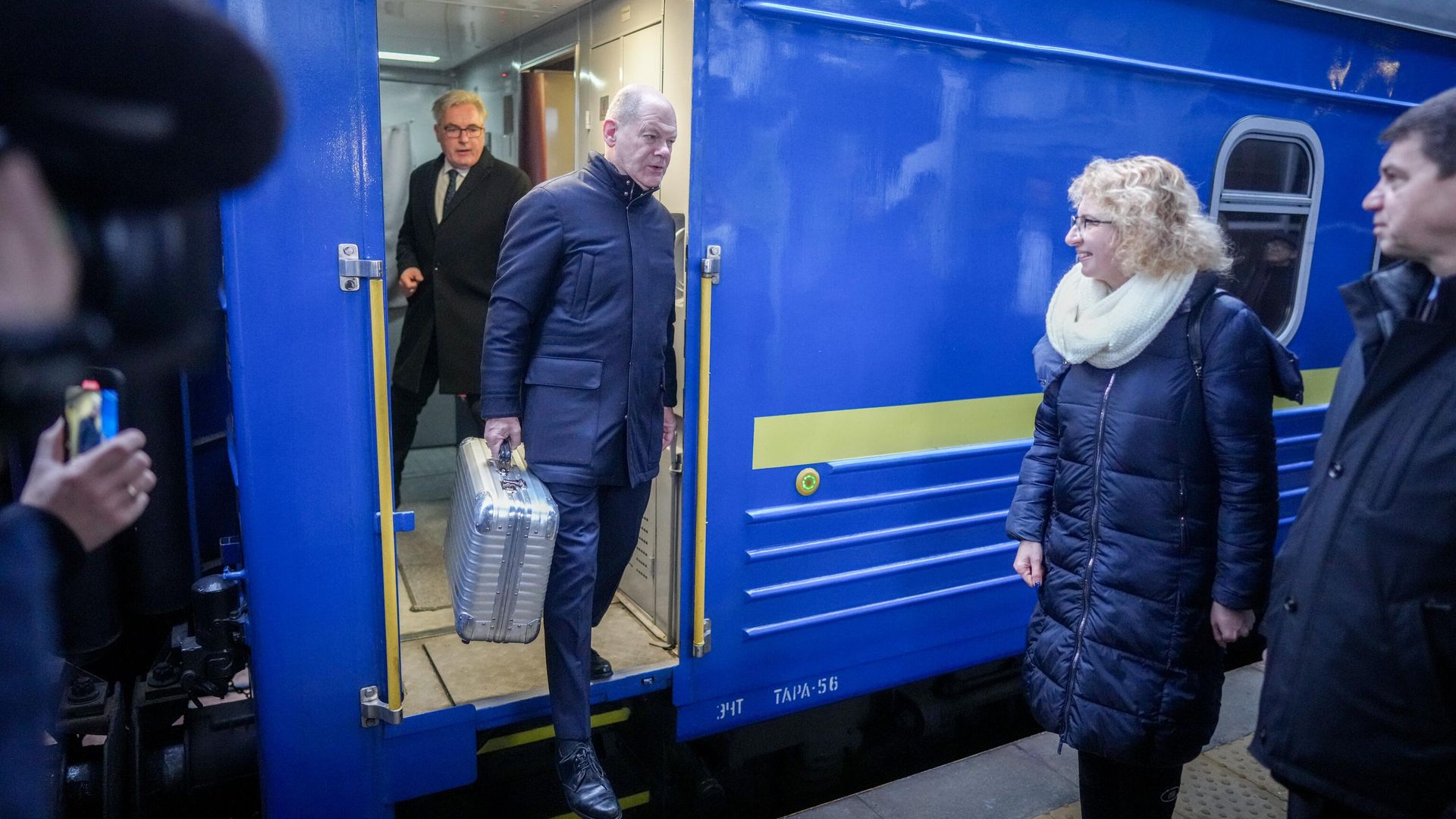 Федеральный канцлер Олаф Шольц во время прибытия в Киев, 2 декабря 2024 года - РИА Новости, 1920, 02.12.2024