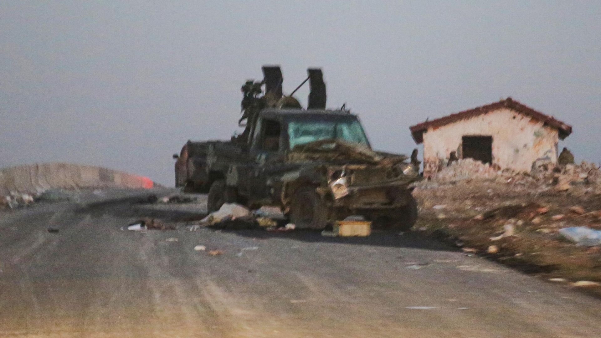 Уничтоженный военный автомобиль террористов в Сирии Уничтоженный военный автомобиль террористов в Сирии - РИА Новости, 1920, 02.12.2024