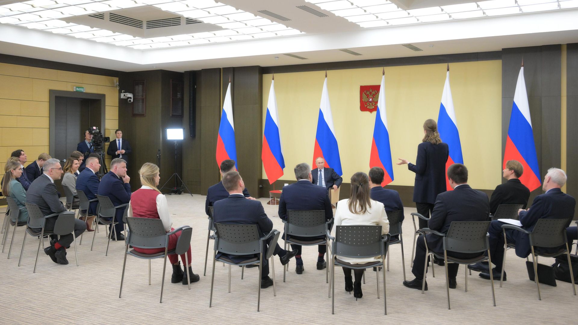 Президент РФ Владимир Путин на встрече с молодыми учеными Президент РФ Владимир Путин на встрече с молодыми учеными - РИА Новости, 1920, 02.12.2024
