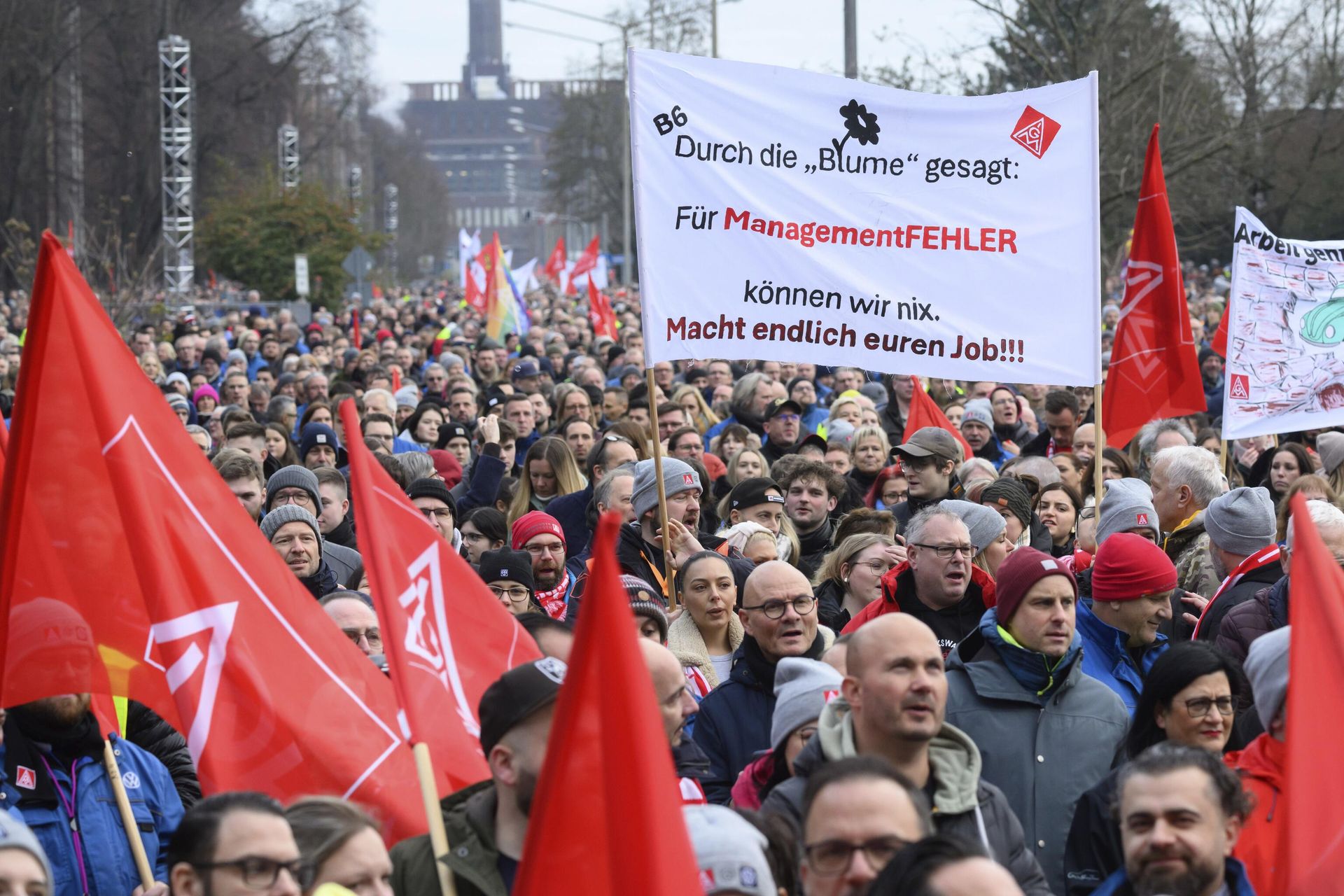 Митинг во время общенациональной забастовки рабочих Volkswagen в Германии - РИА Новости, 1920, 30.09.2025