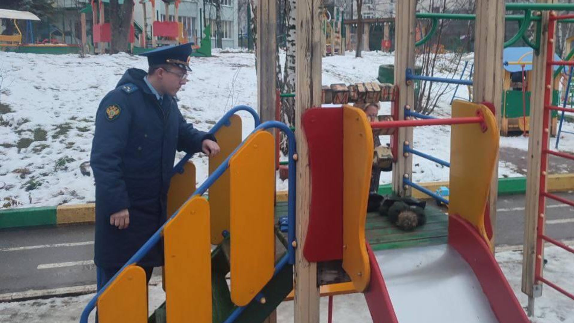 Прокуратура Нижегородской области на месте гибели ребенка в детском дошкольном учреждении Прокуратура Нижегородской области на месте гибели ребенка в детском дошкольном учреждении - РИА Новости, 1920, 02.12.2024