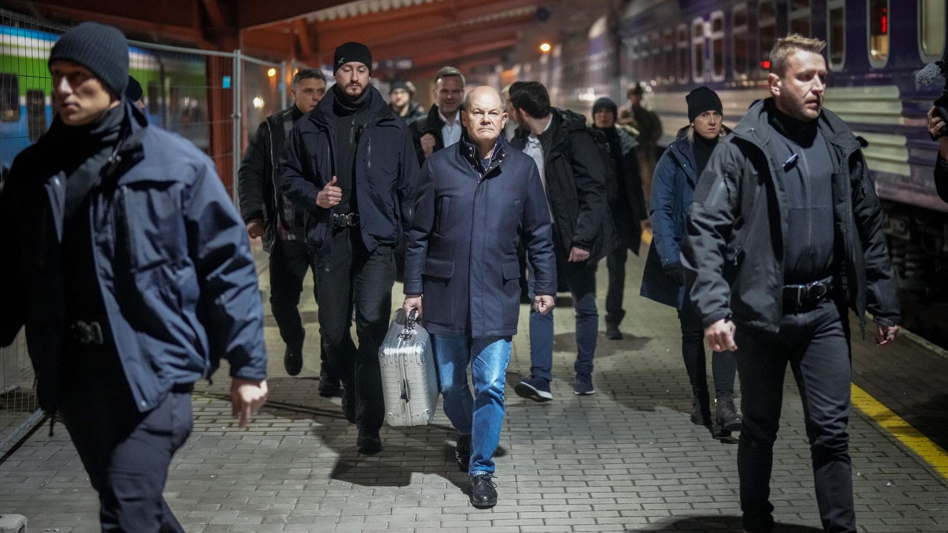 Федеральный канцлер Олаф Шольц во время прибытия в Киев. 2 декабря 2024 Федеральный канцлер Олаф Шольц во время прибытия в Киев. 2 декабря 2024 - РИА Новости, 1920, 03.12.2024