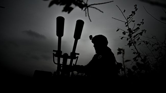 Народный фронт и Минпромторг передали зенитные прожекторы для военных